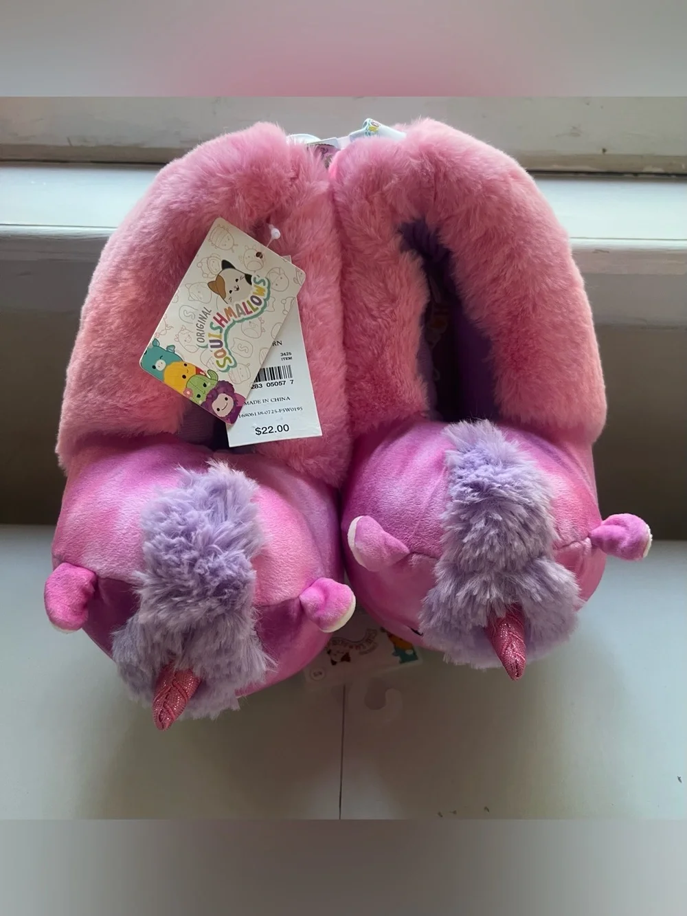 Squishmallows unicorn pink Girls SLIPPERS size XL 4/5- NEW!